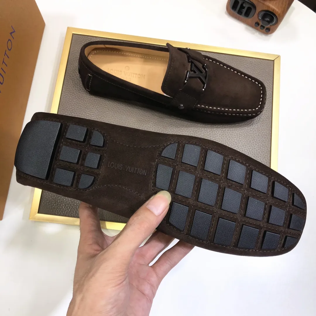 Men's men's shoes 💰420💰 [LV Doudou shoes] (water-dyed cowhide lining) new model is on the market, available on the official website. The new Doudou shoes are processed into single-color materials, and the uppers are made of imported cowhide material. The body of the shoe is fully hemmed with mark thread, and is lined with imported original cowhide leather. The elegant shoe shape is super suitable for all-matching, and the size is 38-44.
